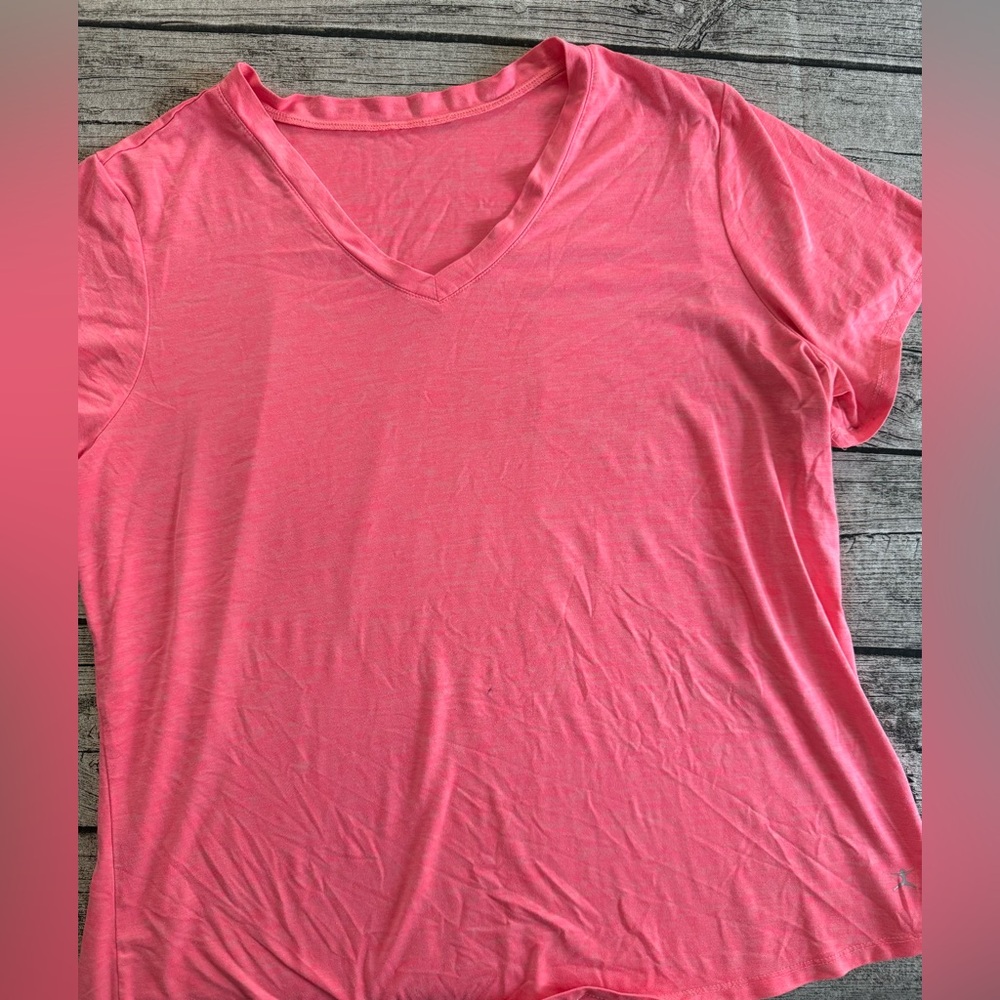 Danskin Tee - V-Neck Sshort sleeve, workout tee